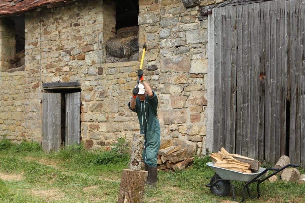 A propos : session fendage de bois pour Maxence