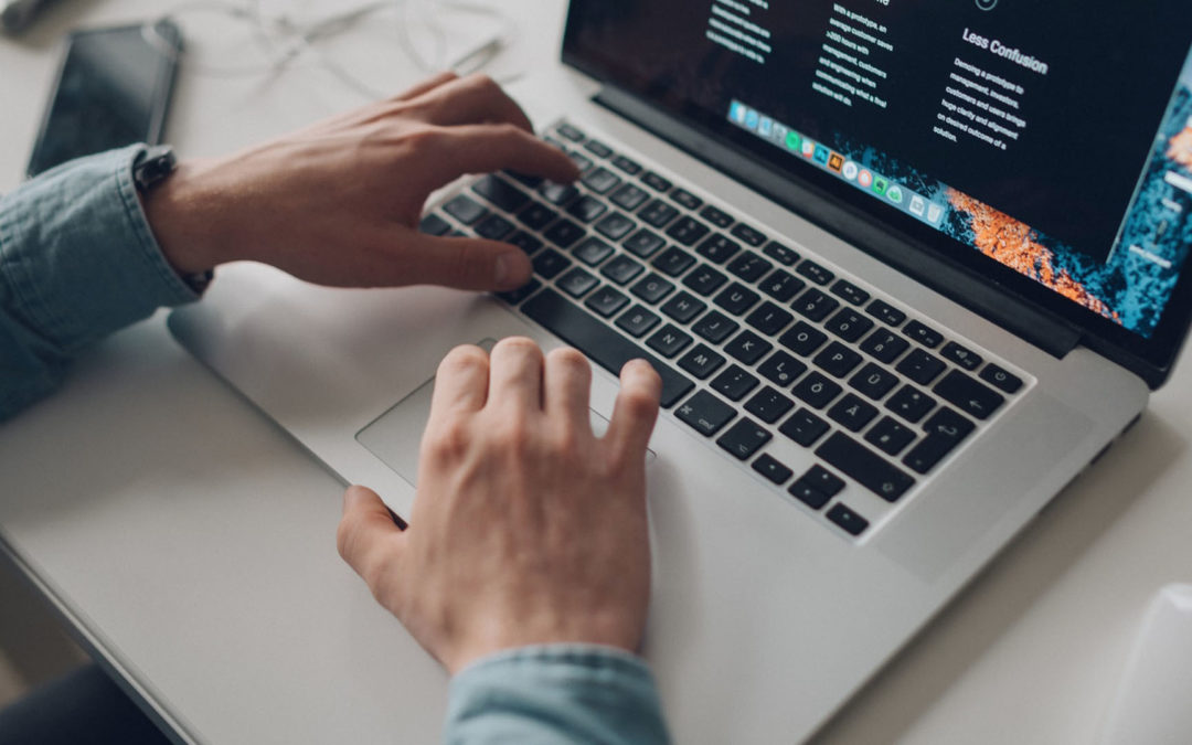 Comment réagir face aux critiques reçues sur internet ?